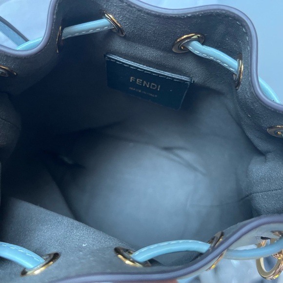 Fendi sky blue Crossbody Bag !
Never use - Picture 4 of 13